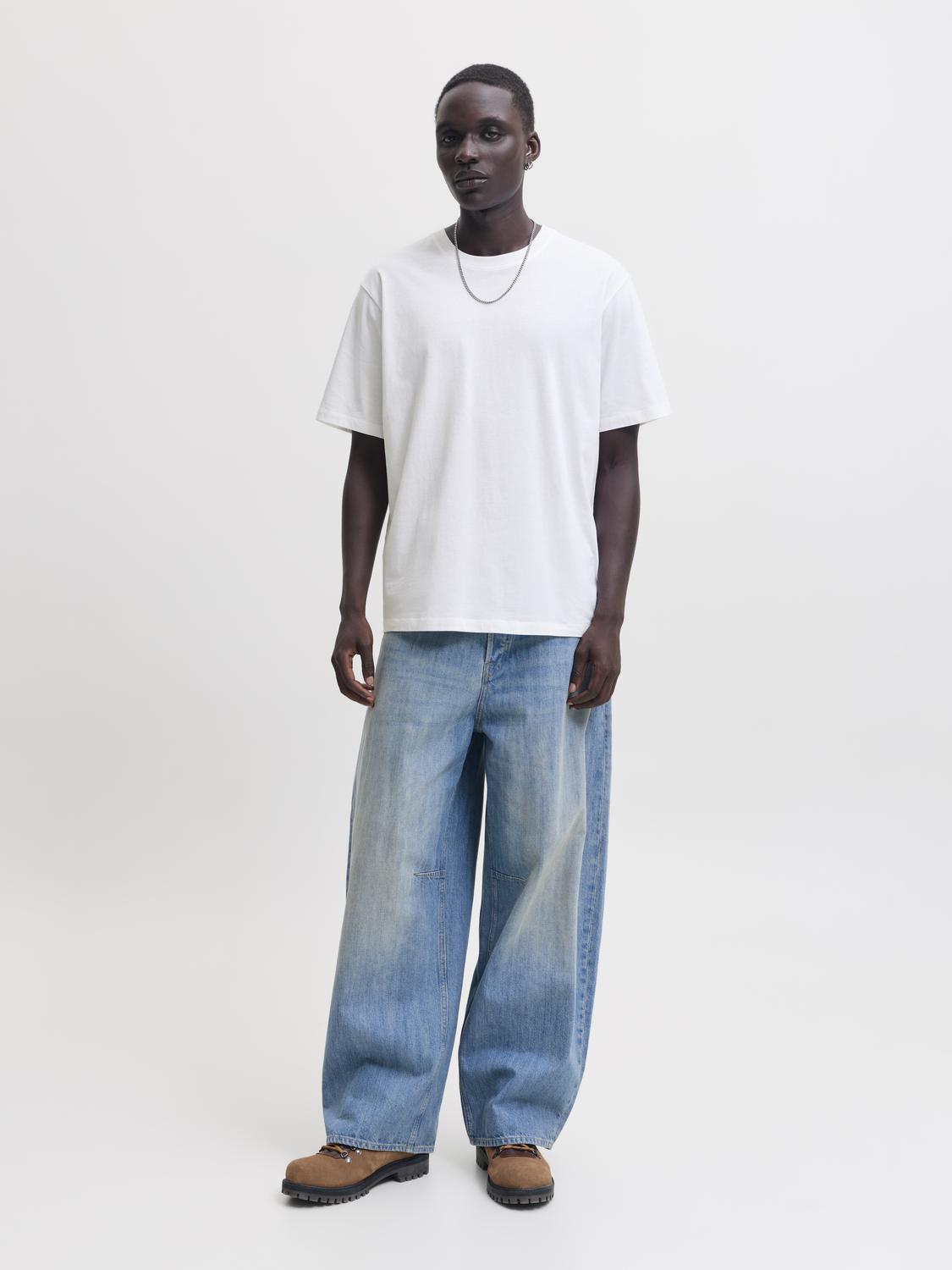 model_shot-front_full